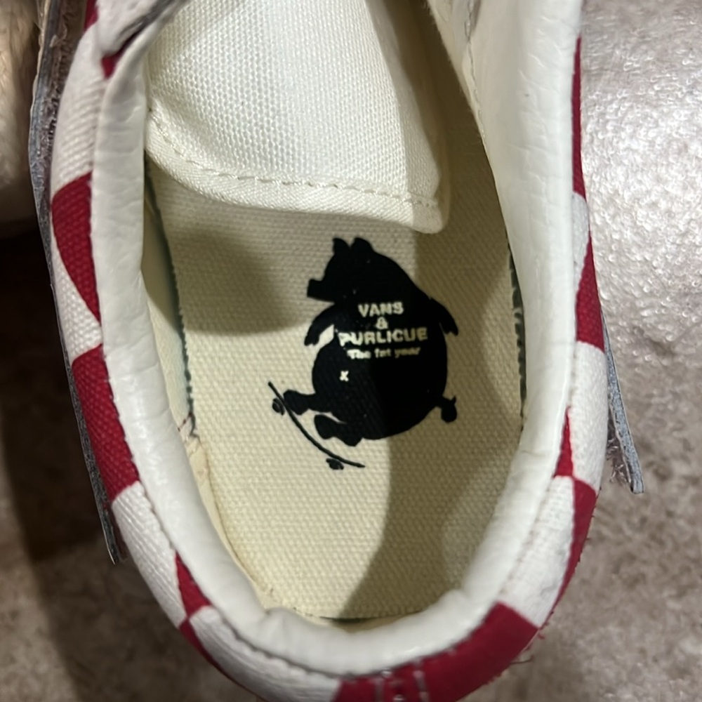 Vans - Picture 10 of 14